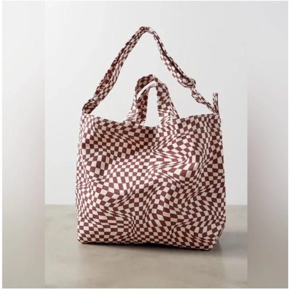 BAGGU Handbags - BAGGU Checkerboard Shoulder Tote in Cream and Brown
